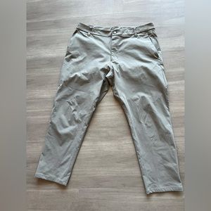 Lululemon ABC Slim-Fit Trouser 30"L
Warpstreme Size 36 in Silver Drop